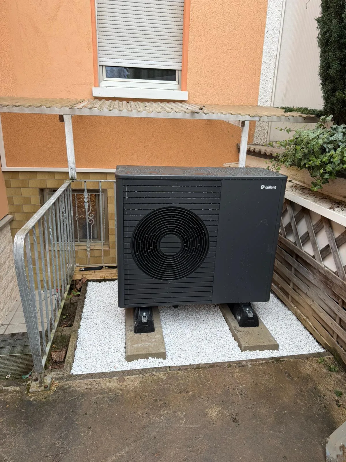 Vaillant-Wärmepumpe Außenaufstellung in Baunatal